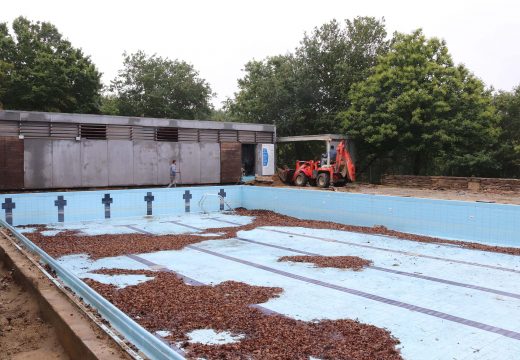 Comezan as obras de reforma integral na piscina municipal de Lousame, nas que o Concello investirá máis de 114.000 euros